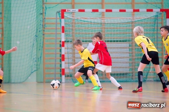 Zdjęcie w galerii na portalu naszraciborz.pl: II kolejka zimowej ligi orlików. Zespoły z regionu walczyły w Arenie Rafako wiadomości z regionu