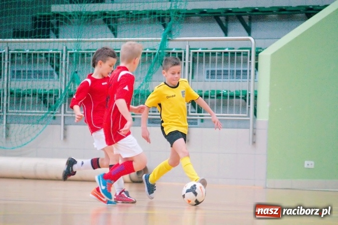Zdjęcie w galerii na portalu naszraciborz.pl: II kolejka zimowej ligi orlików. Zespoły z regionu walczyły w Arenie Rafako wiadomości z regionu