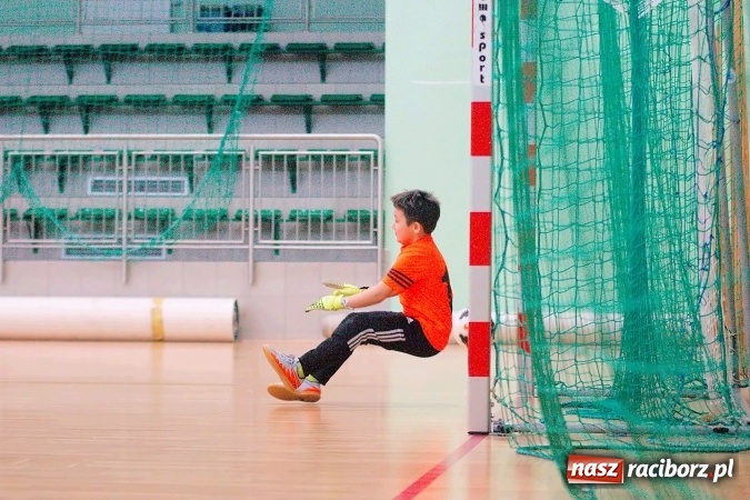 Zdjęcie w galerii na portalu naszraciborz.pl: II kolejka zimowej ligi orlików. Zespoły z regionu walczyły w Arenie Rafako wiadomości z regionu