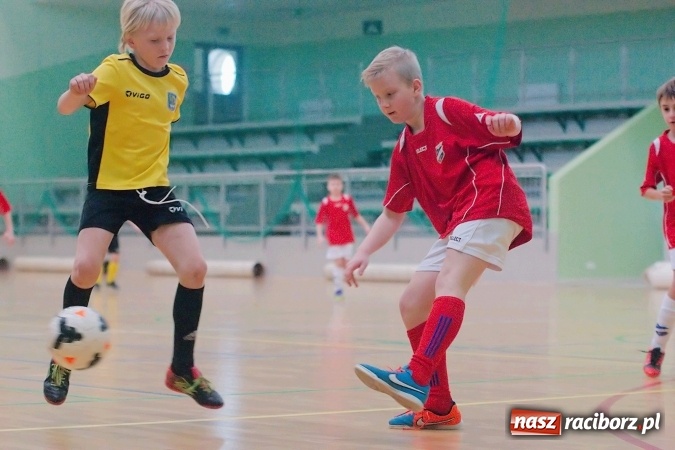 Zdjęcie w galerii na portalu naszraciborz.pl: II kolejka zimowej ligi orlików. Zespoły z regionu walczyły w Arenie Rafako wiadomości z regionu