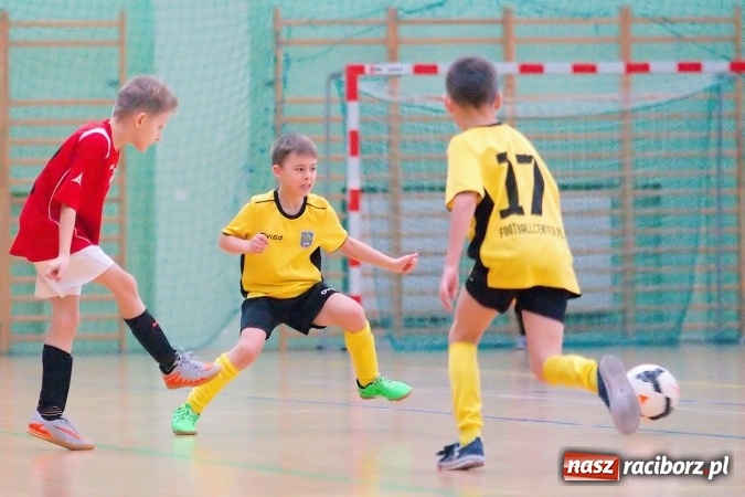 Zdjęcie w galerii na portalu naszraciborz.pl: II kolejka zimowej ligi orlików. Zespoły z regionu walczyły w Arenie Rafako wiadomości z regionu