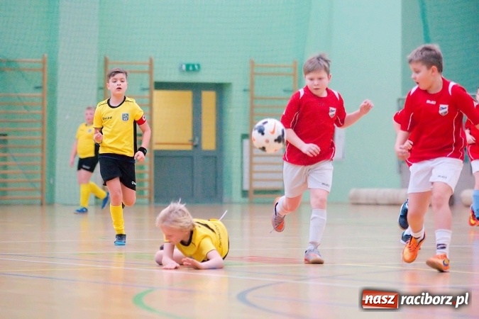 Zdjęcie w galerii na portalu naszraciborz.pl: II kolejka zimowej ligi orlików. Zespoły z regionu walczyły w Arenie Rafako wiadomości z regionu