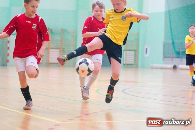 Zdjęcie w galerii na portalu naszraciborz.pl: II kolejka zimowej ligi orlików. Zespoły z regionu walczyły w Arenie Rafako wiadomości z regionu