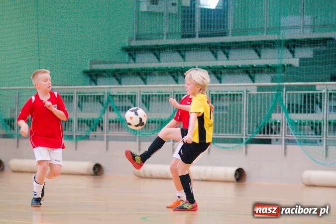 Zdjęcie w galerii na portalu naszraciborz.pl: II kolejka zimowej ligi orlików. Zespoły z regionu walczyły w Arenie Rafako wiadomości z regionu