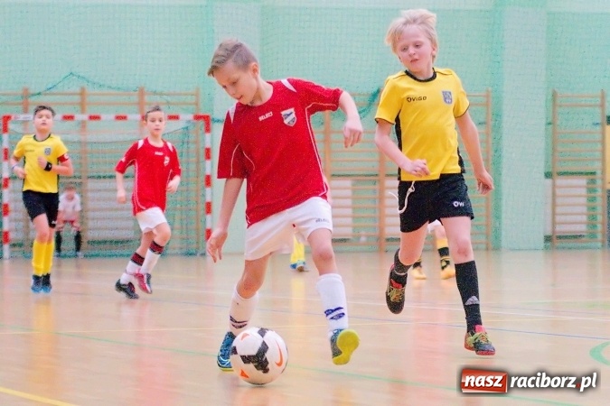 Zdjęcie w galerii na portalu naszraciborz.pl: II kolejka zimowej ligi orlików. Zespoły z regionu walczyły w Arenie Rafako wiadomości z regionu