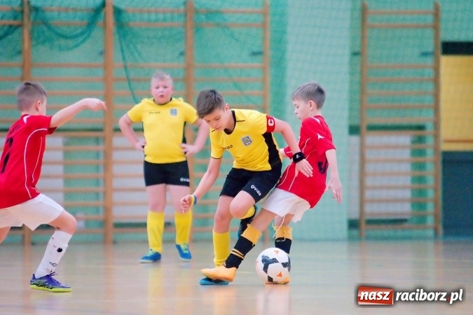 Zdjęcie w galerii na portalu naszraciborz.pl: II kolejka zimowej ligi orlików. Zespoły z regionu walczyły w Arenie Rafako wiadomości z regionu