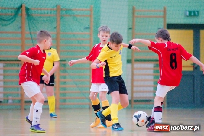 Zdjęcie w galerii na portalu naszraciborz.pl: II kolejka zimowej ligi orlików. Zespoły z regionu walczyły w Arenie Rafako wiadomości z regionu