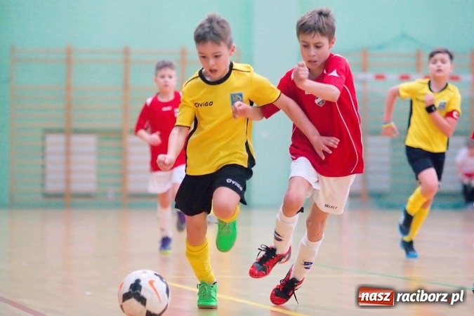 Zdjęcie w galerii na portalu naszraciborz.pl: II kolejka zimowej ligi orlików. Zespoły z regionu walczyły w Arenie Rafako wiadomości z regionu