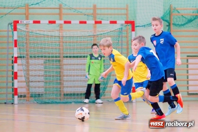 Zdjęcie w galerii na portalu naszraciborz.pl: II kolejka zimowej ligi orlików. Zespoły z regionu walczyły w Arenie Rafako wiadomości z regionu