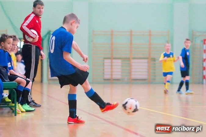 Zdjęcie w galerii na portalu naszraciborz.pl: II kolejka zimowej ligi orlików. Zespoły z regionu walczyły w Arenie Rafako wiadomości z regionu