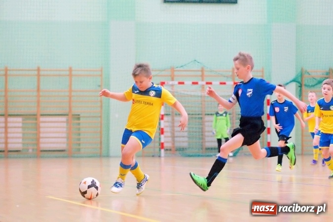 Zdjęcie w galerii na portalu naszraciborz.pl: II kolejka zimowej ligi orlików. Zespoły z regionu walczyły w Arenie Rafako wiadomości z regionu