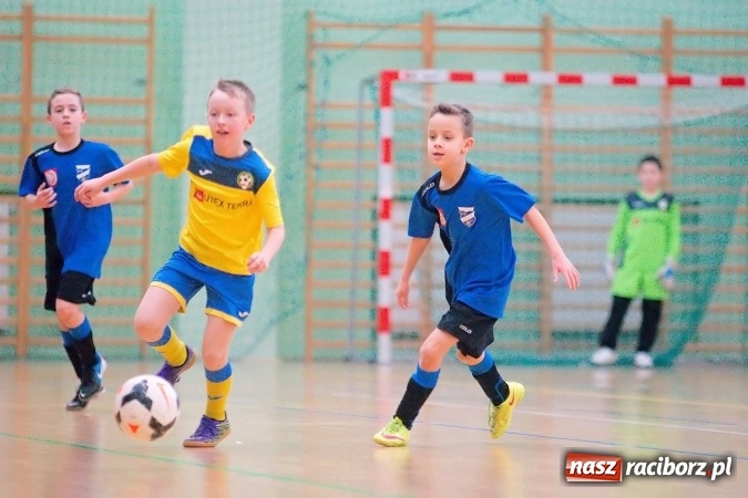 Zdjęcie w galerii na portalu naszraciborz.pl: II kolejka zimowej ligi orlików. Zespoły z regionu walczyły w Arenie Rafako wiadomości z regionu