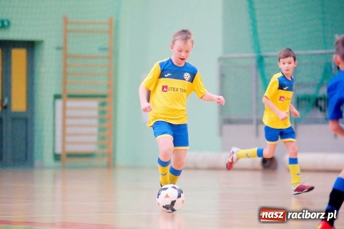 Zdjęcie w galerii na portalu naszraciborz.pl: II kolejka zimowej ligi orlików. Zespoły z regionu walczyły w Arenie Rafako wiadomości z regionu