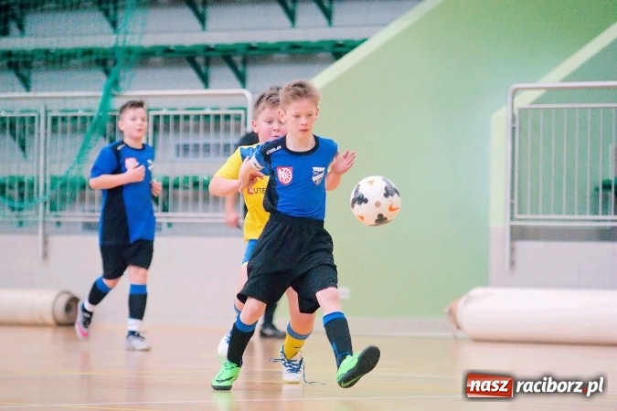 Zdjęcie w galerii na portalu naszraciborz.pl: II kolejka zimowej ligi orlików. Zespoły z regionu walczyły w Arenie Rafako wiadomości z regionu