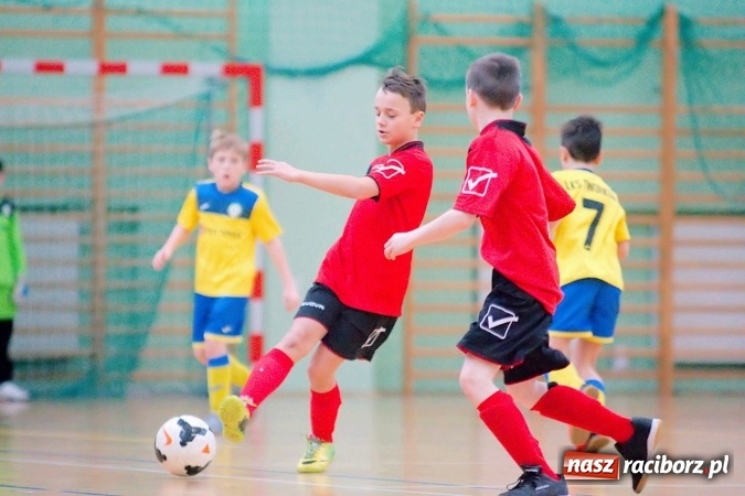 Zdjęcie w galerii na portalu naszraciborz.pl: II kolejka zimowej ligi orlików. Zespoły z regionu walczyły w Arenie Rafako wiadomości z regionu