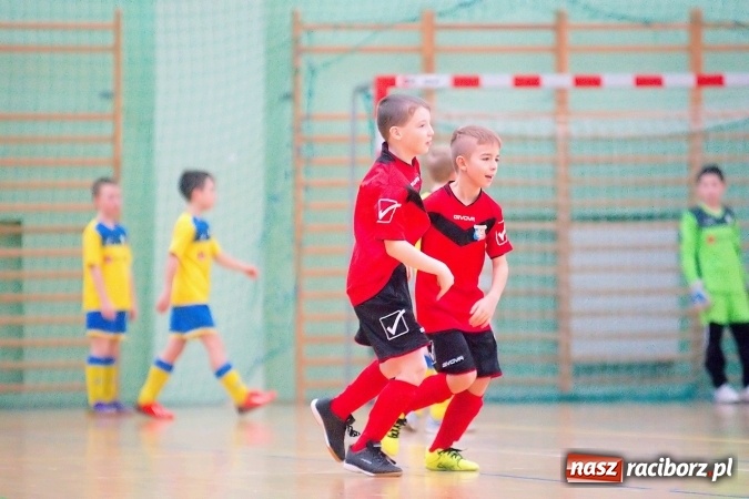 Zdjęcie w galerii na portalu naszraciborz.pl: II kolejka zimowej ligi orlików. Zespoły z regionu walczyły w Arenie Rafako wiadomości z regionu