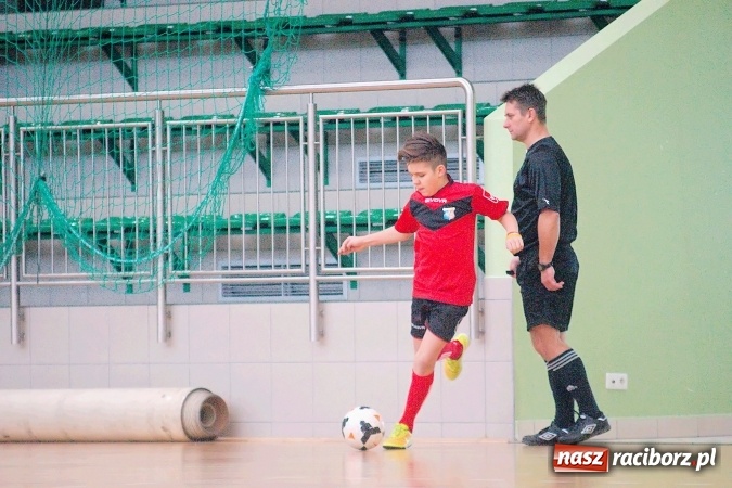 Zdjęcie w galerii na portalu naszraciborz.pl: II kolejka zimowej ligi orlików. Zespoły z regionu walczyły w Arenie Rafako wiadomości z regionu