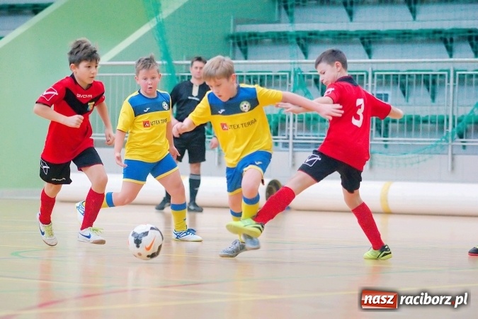 Zdjęcie w galerii na portalu naszraciborz.pl: II kolejka zimowej ligi orlików. Zespoły z regionu walczyły w Arenie Rafako wiadomości z regionu