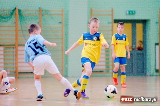 Zdjęcie w galerii na portalu naszraciborz.pl: II kolejka zimowej ligi orlików. Zespoły z regionu walczyły w Arenie Rafako wiadomości z regionu