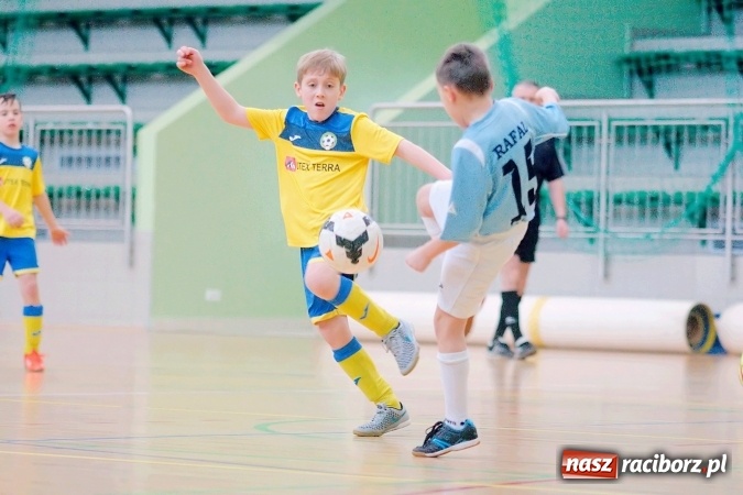 Zdjęcie w galerii na portalu naszraciborz.pl: II kolejka zimowej ligi orlików. Zespoły z regionu walczyły w Arenie Rafako wiadomości z regionu