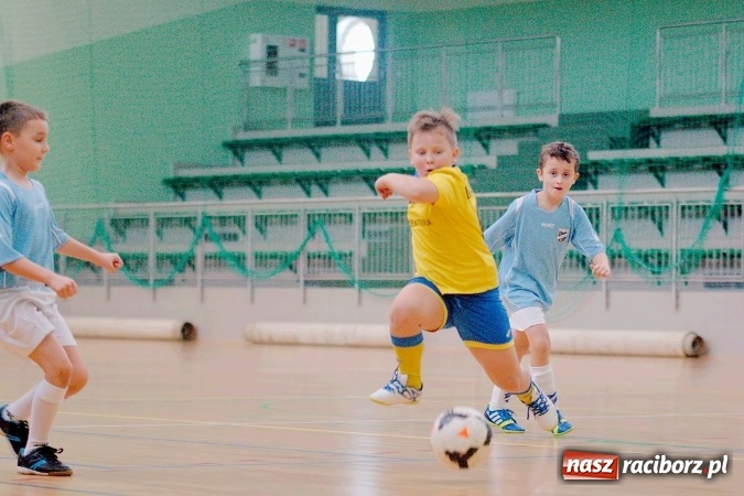 Zdjęcie w galerii na portalu naszraciborz.pl: II kolejka zimowej ligi orlików. Zespoły z regionu walczyły w Arenie Rafako wiadomości z regionu