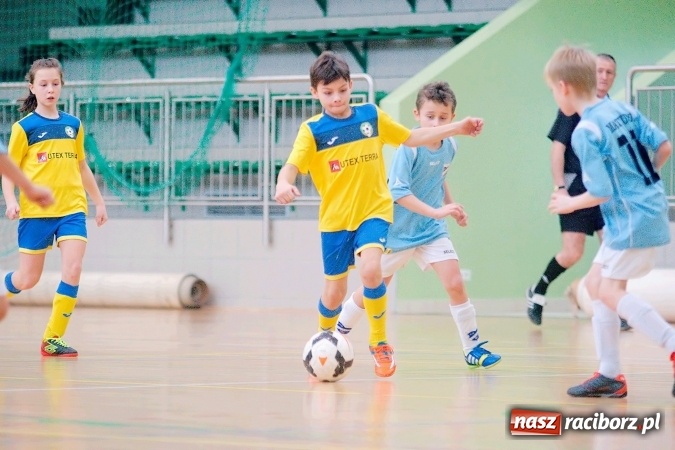 Zdjęcie w galerii na portalu naszraciborz.pl: II kolejka zimowej ligi orlików. Zespoły z regionu walczyły w Arenie Rafako wiadomości z regionu