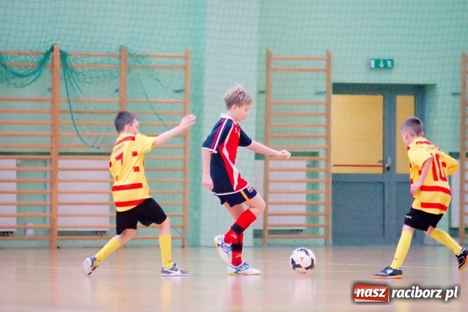 Zdjęcie w galerii na portalu naszraciborz.pl: II kolejka zimowej ligi orlików. Zespoły z regionu walczyły w Arenie Rafako wiadomości z regionu