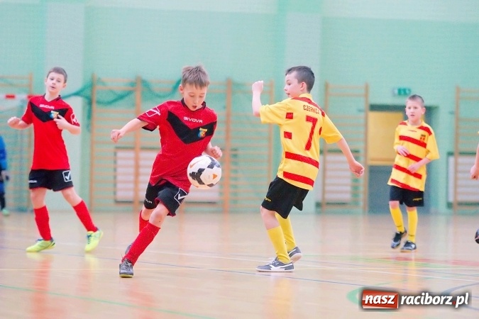 Zdjęcie w galerii na portalu naszraciborz.pl: II kolejka zimowej ligi orlików. Zespoły z regionu walczyły w Arenie Rafako wiadomości z regionu