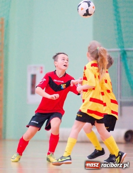 Zdjęcie w galerii na portalu naszraciborz.pl: II kolejka zimowej ligi orlików. Zespoły z regionu walczyły w Arenie Rafako wiadomości z regionu