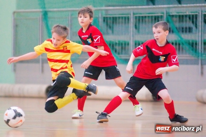 Zdjęcie w galerii na portalu naszraciborz.pl: II kolejka zimowej ligi orlików. Zespoły z regionu walczyły w Arenie Rafako wiadomości z regionu