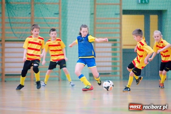 Zdjęcie w galerii na portalu naszraciborz.pl: II kolejka zimowej ligi orlików. Zespoły z regionu walczyły w Arenie Rafako wiadomości z regionu