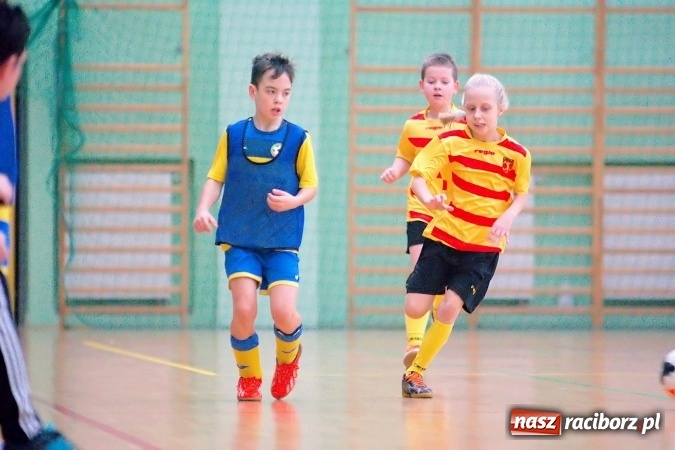 Zdjęcie w galerii na portalu naszraciborz.pl: II kolejka zimowej ligi orlików. Zespoły z regionu walczyły w Arenie Rafako wiadomości z regionu