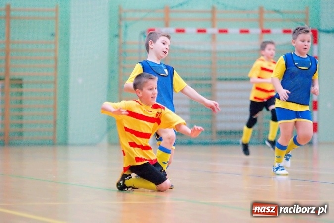 Zdjęcie w galerii na portalu naszraciborz.pl: II kolejka zimowej ligi orlików. Zespoły z regionu walczyły w Arenie Rafako wiadomości z regionu