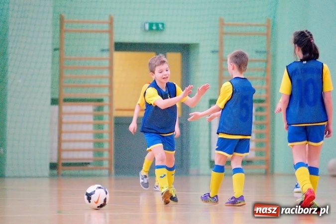 Zdjęcie w galerii na portalu naszraciborz.pl: II kolejka zimowej ligi orlików. Zespoły z regionu walczyły w Arenie Rafako wiadomości z regionu