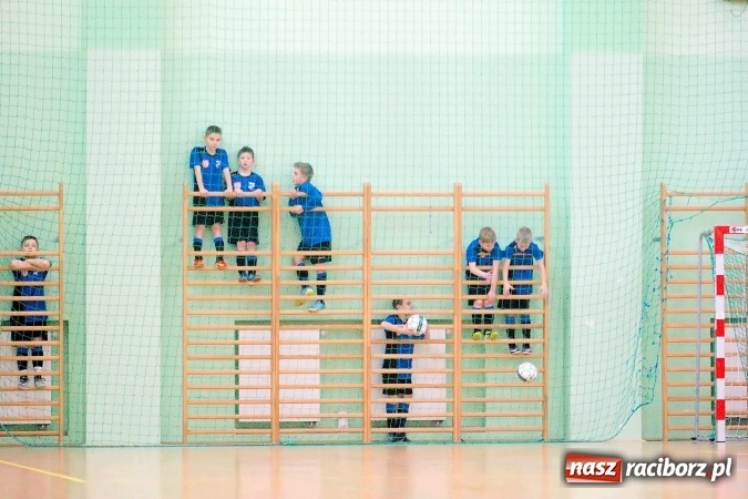 Zdjęcie w galerii na portalu naszraciborz.pl: II kolejka zimowej ligi orlików. Zespoły z regionu walczyły w Arenie Rafako wiadomości z regionu