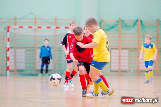 Zdjęcie w galerii na portalu naszraciborz.pl: II kolejka zimowej ligi orlików. Zespoły z regionu walczyły w Arenie Rafako wiadomości z regionu