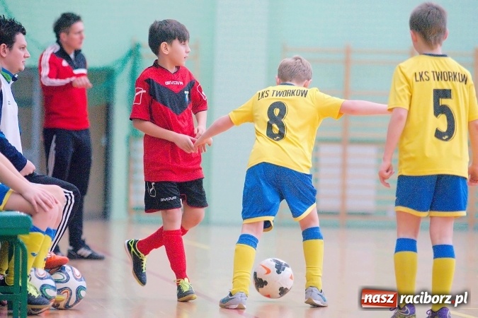 Zdjęcie w galerii na portalu naszraciborz.pl: II kolejka zimowej ligi orlików. Zespoły z regionu walczyły w Arenie Rafako wiadomości z regionu