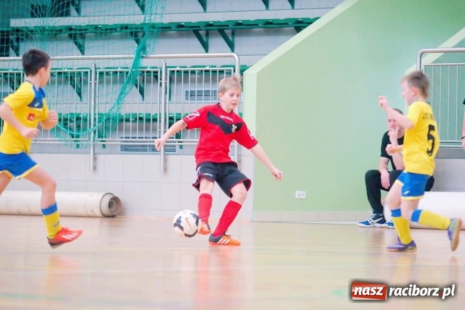 Zdjęcie w galerii na portalu naszraciborz.pl: II kolejka zimowej ligi orlików. Zespoły z regionu walczyły w Arenie Rafako wiadomości z regionu