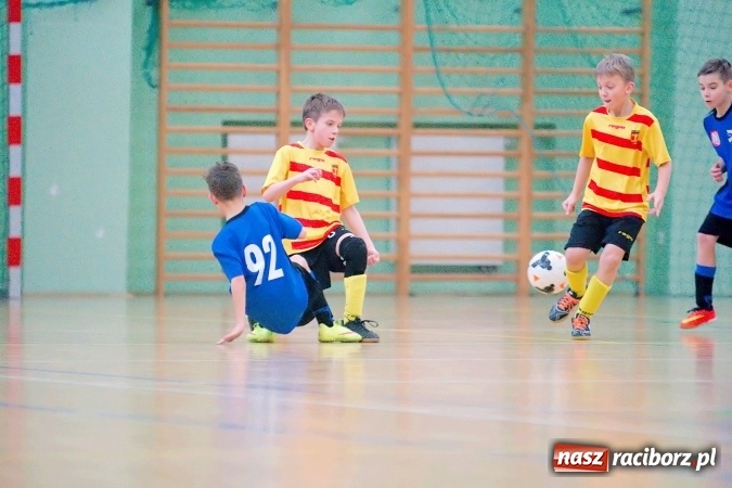Zdjęcie w galerii na portalu naszraciborz.pl: II kolejka zimowej ligi orlików. Zespoły z regionu walczyły w Arenie Rafako wiadomości z regionu
