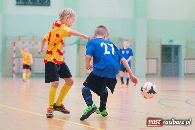 Zdjęcie w galerii na portalu naszraciborz.pl: II kolejka zimowej ligi orlików. Zespoły z regionu walczyły w Arenie Rafako wiadomości z regionu