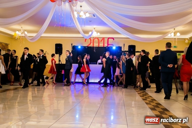 Zdjęcie w galerii na portalu naszraciborz.pl: Bal maturalny raciborskiej Budowlanki wiadomości z regionu