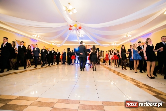Zdjęcie w galerii na portalu naszraciborz.pl: Bal maturalny raciborskiej Budowlanki wiadomości z regionu