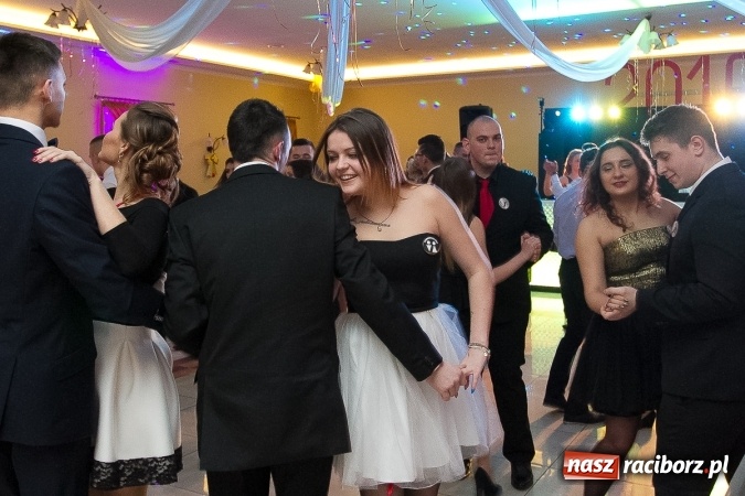 Zdjęcie w galerii na portalu naszraciborz.pl: Bal maturalny raciborskiej Budowlanki wiadomości z regionu