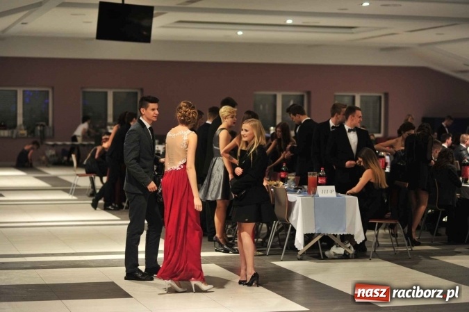 Zdjęcie w galerii na portalu naszraciborz.pl: II LO na swoją studniówkę wybrało Zakrzów FOTO I WIDEO wiadomości z regionu