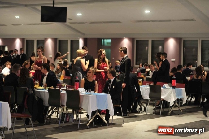 Zdjęcie w galerii na portalu naszraciborz.pl: II LO na swoją studniówkę wybrało Zakrzów FOTO I WIDEO wiadomości z regionu