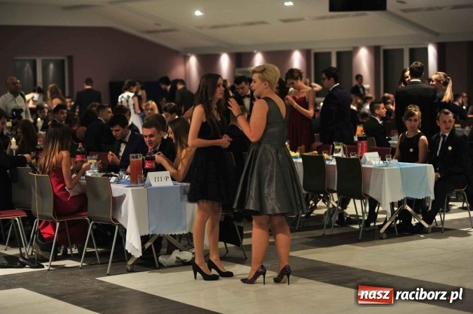 Zdjęcie w galerii na portalu naszraciborz.pl: II LO na swoją studniówkę wybrało Zakrzów FOTO I WIDEO wiadomości z regionu