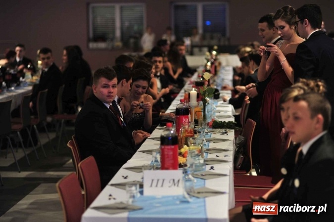 Zdjęcie w galerii na portalu naszraciborz.pl: II LO na swoją studniówkę wybrało Zakrzów FOTO I WIDEO wiadomości z regionu