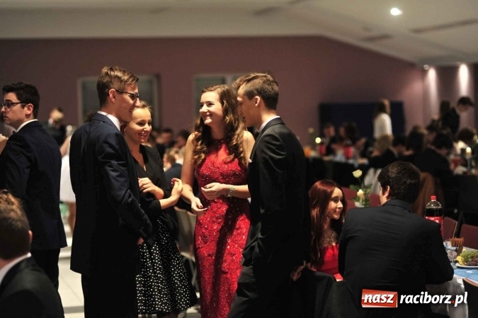 Zdjęcie w galerii na portalu naszraciborz.pl: II LO na swoją studniówkę wybrało Zakrzów FOTO I WIDEO wiadomości z regionu