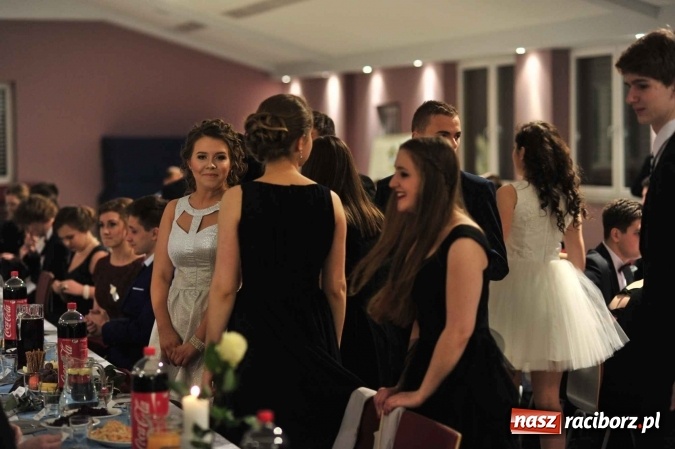 Zdjęcie w galerii na portalu naszraciborz.pl: II LO na swoją studniówkę wybrało Zakrzów FOTO I WIDEO wiadomości z regionu