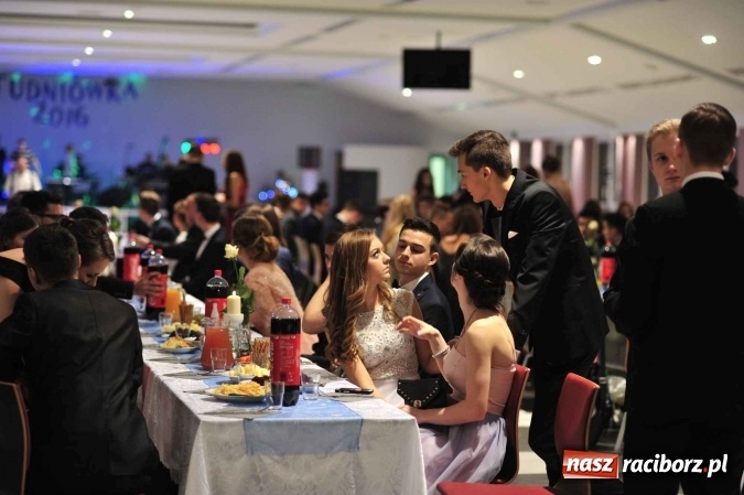 Zdjęcie w galerii na portalu naszraciborz.pl: II LO na swoją studniówkę wybrało Zakrzów FOTO I WIDEO wiadomości z regionu